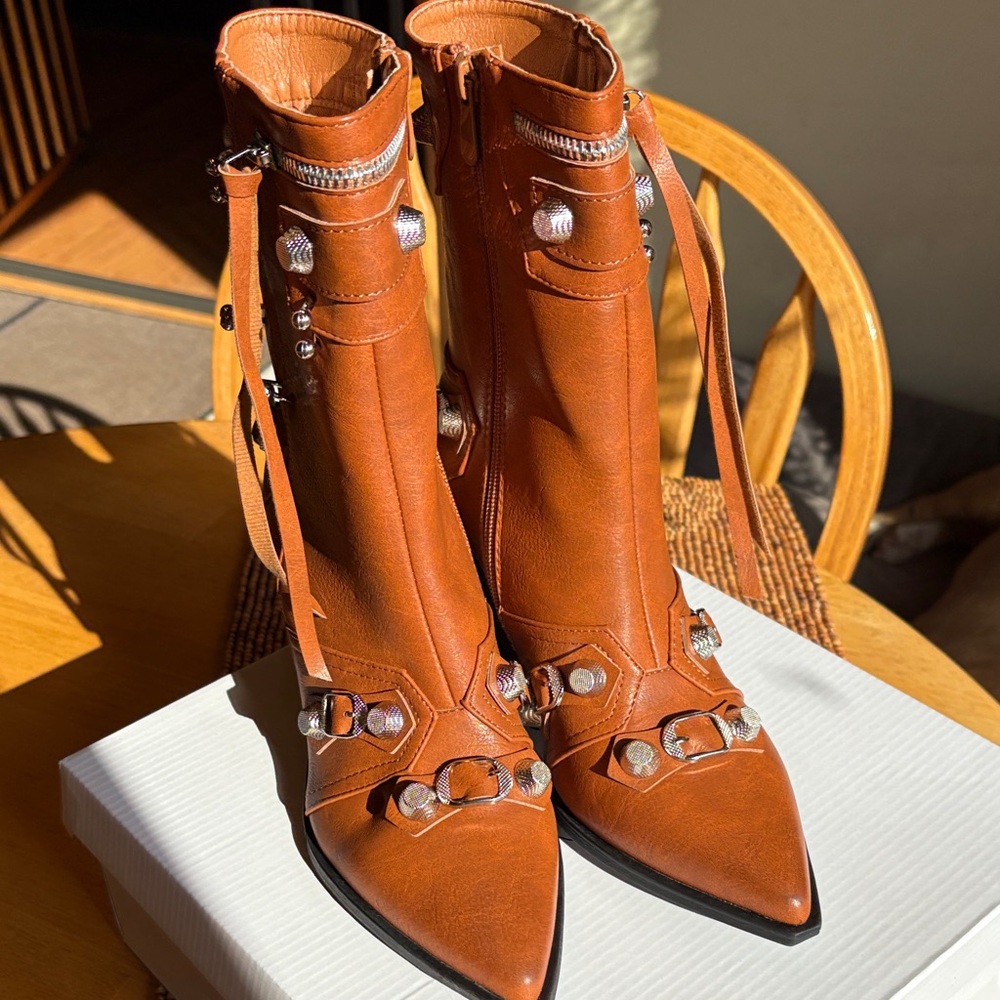 NIB Mata Cognac Boots